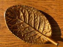 Load image into Gallery viewer, Tozai Leaf Dish
